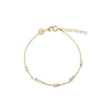 Aura armband met 18K gold plating, handgemaakt uit Denemarken. Subtiel en verfijnd ontwerp, ideaal om solo te dragen of te combineren met andere armbanden.