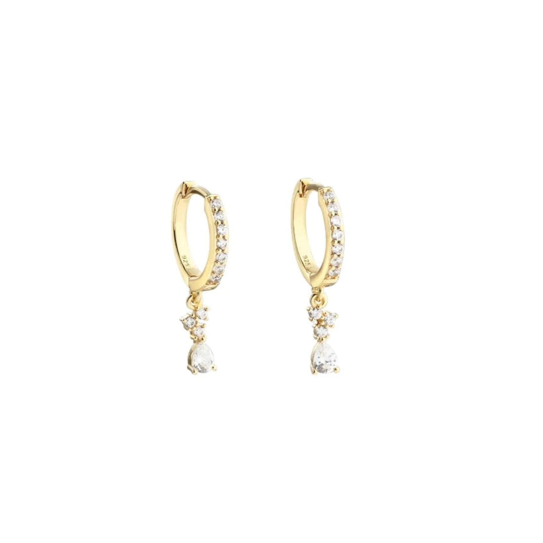 Aura Hoop oorbellen van 18K gold plating. Subtiel en chique ontwerp, ideaal om te mixen en matchen voor een casual of elegante outfit.