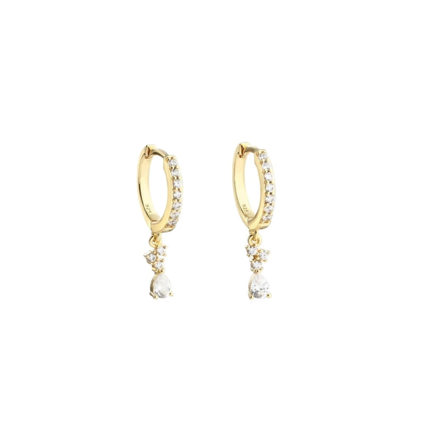 Aura Hoop oorbellen van 18K gold plating. Subtiel en chique ontwerp, ideaal om te mixen en matchen voor een casual of elegante outfit.