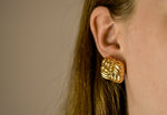 Knot Yours oorbellen van roestvrij staal met geknoopt design, gedurfd, speels en elegant, glanzend, waterproof en kleurvast.
