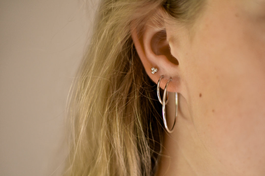 Seraphina hoops van 925 sterling zilver, handgemaakt in Italië, glanzend en tijdloos design, elegant en lichtgewicht.