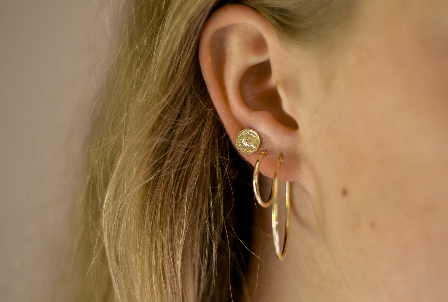 Seraphina hoops. Handgemaakt in Italië, glanzend en tijdloos design, elegant en lichtgewicht