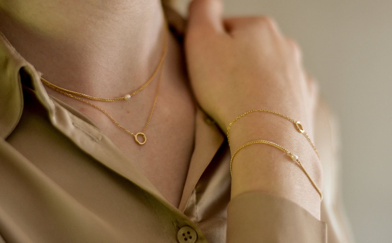 Bellina ketting met subtiele cirkelhanger, handgemaakt in Italië, tijdloos en elegant