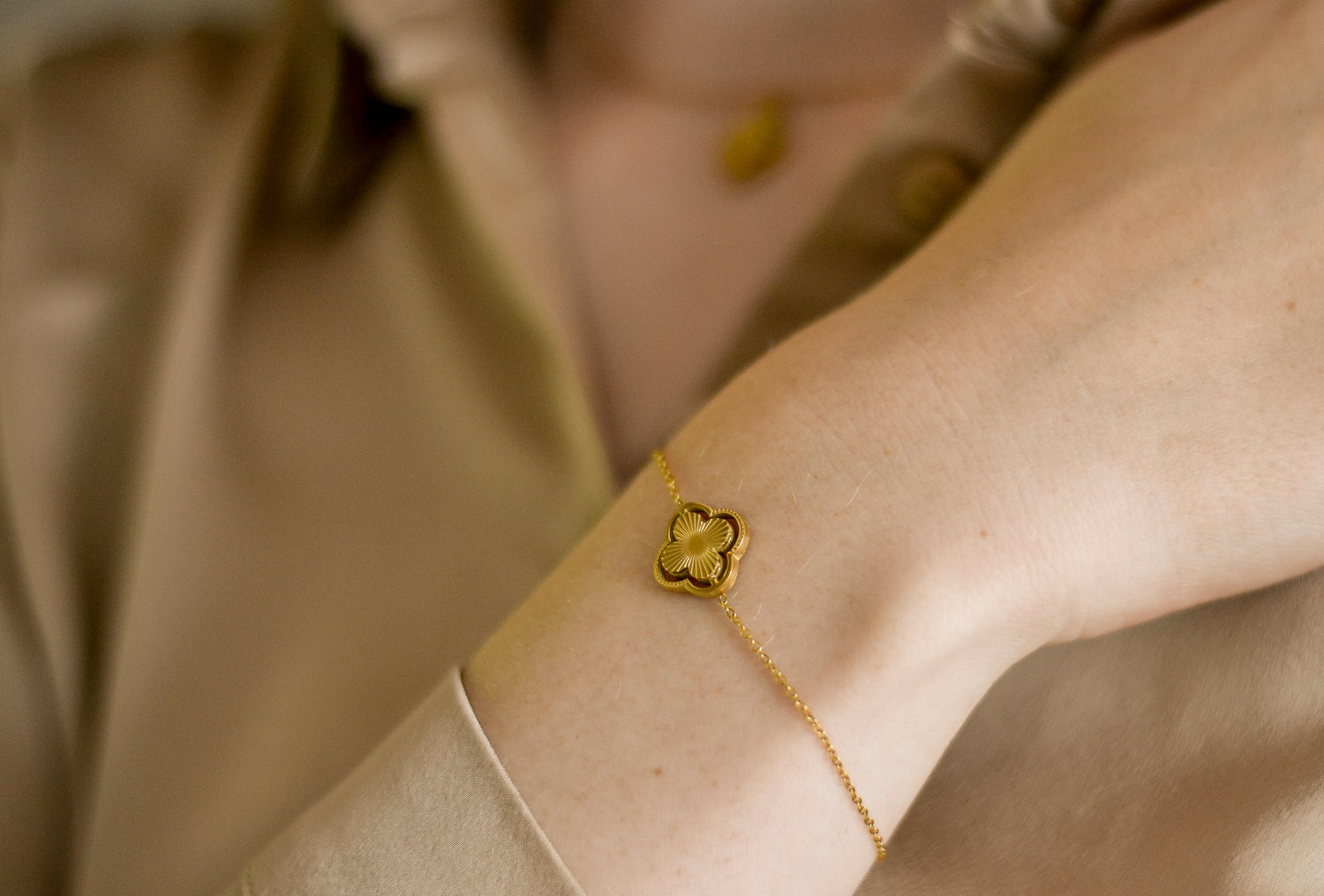 Four Real armband van stainless steel met klaver charms, elegant, betekenisvol en tijdloos. Hypoallergeen en nikkelvrij.v
