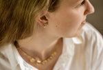 Tiny Crush oorbellen met subtiel hartvormig design. Elegant, romantisch en hypoallergeen.