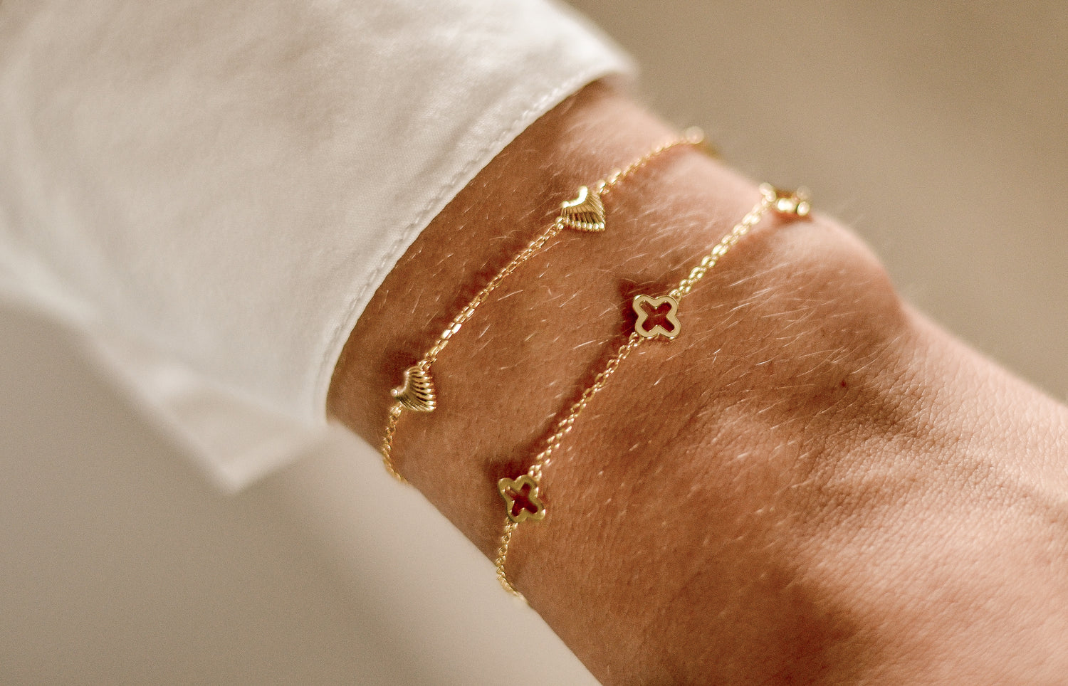Elvuna armband van 925 sterling zilver met 18K gold plating, hartvormig design.