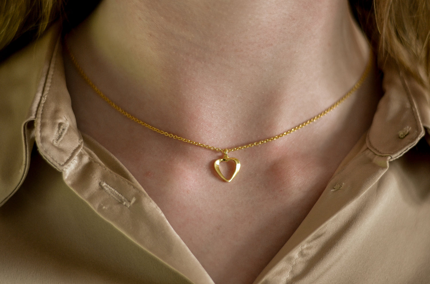 Nordelle ketting van 925 sterling zilver en 18k gold plating met druppelvormig hangertje.