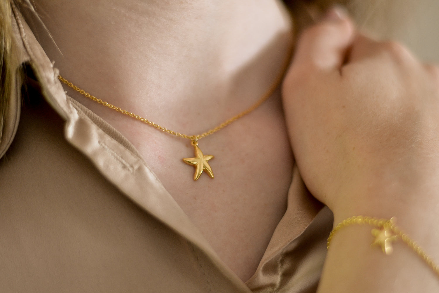 Maren ketting van 925 zilver met 18K gold plating. Subtiele zeesterbedel, elegant, zomers & speels. Verstelbaar, tijdloos, hypoallergeen & uniek.
