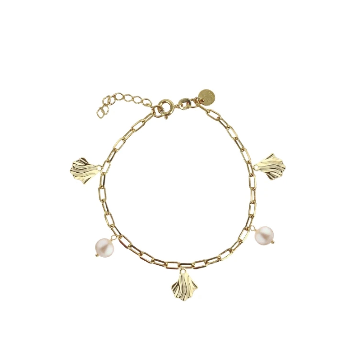 Ellea armband met 18K gold plating en verfijnde details. Handgemaakt in Denemarken, subtiel & tijdloos design.