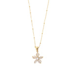 Pretty In Petal ketting van roestvrij staal met bloembedels, lief, speels en bloemig, stijlvol, duurzaam en waterproof.