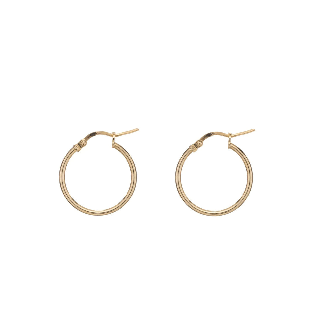 Seraphina hoops handgemaakt in Italië, glanzend en tijdloos design, elegant en lichtgewicht.