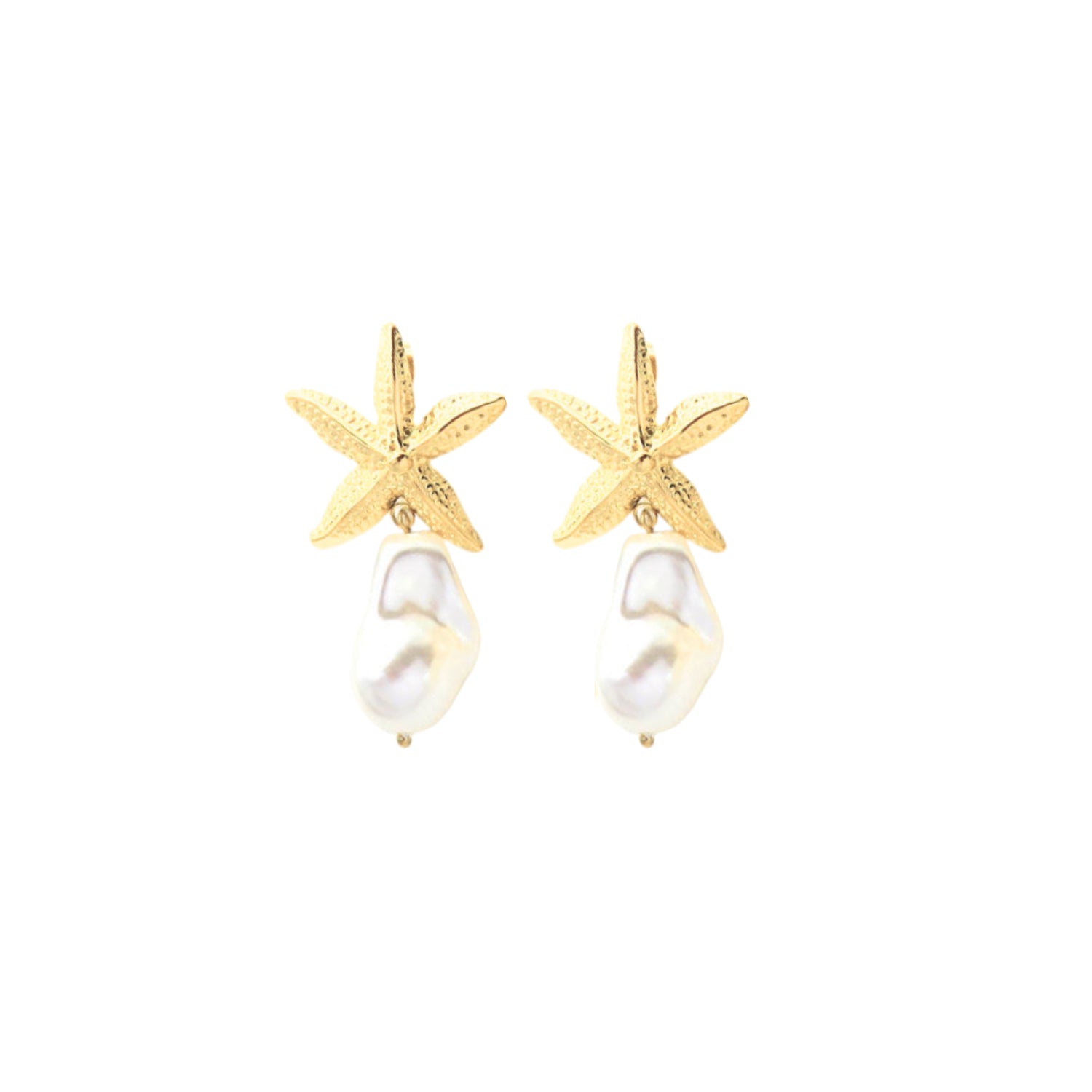 Seashell Glam oorbellen in goud met schelpvormige hanger en parel, zomers en elegant design, waterproof, kleurvast en hypoallergeen.