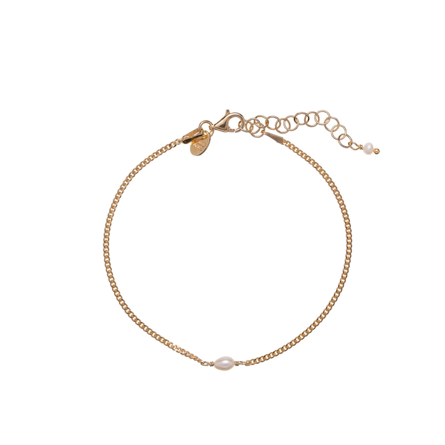 Solene armband van 925 sterling zilver met 24K gold plating, handgemaakt in Italië, subtiel design met ovale mini-parel, elegant en tijdloos.
